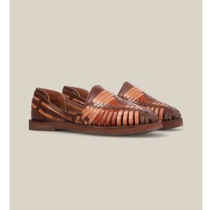 Espiritu huarache slides.